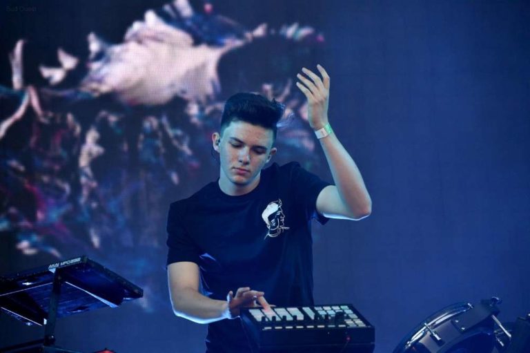 petit biscuit concert londres