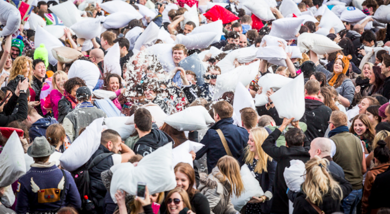 international pillow fight londres