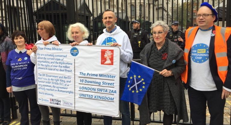 chaîne humaine citoyens européens Theresa May Brexit The 3 Million