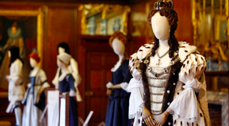 the favorite film costumes exposition