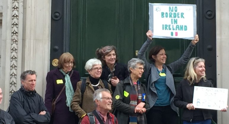 marche brexit londres pancarte