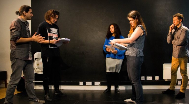 Exchange theatre revisite Les Mouches pour ses dix ans