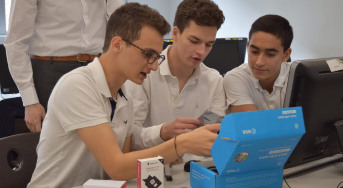 eleves lycee winston churchill concours agence spatiale europeenne astro pi