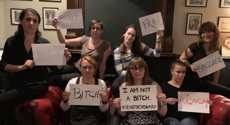 petition definition femme dictionnaire oxford