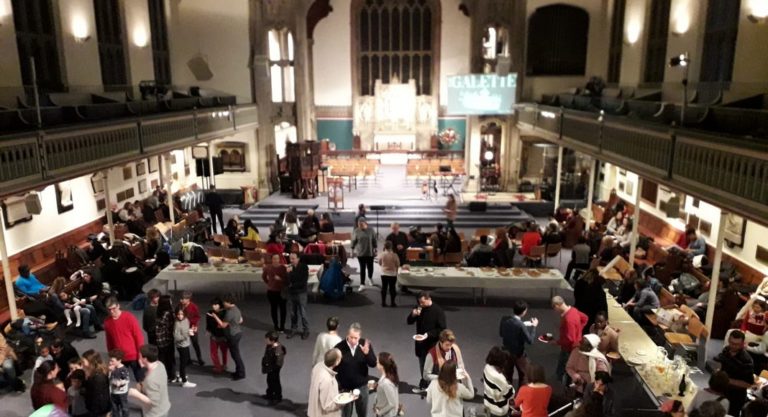 La "plus grande galette des rois de Londres" à l'église St Barnabas