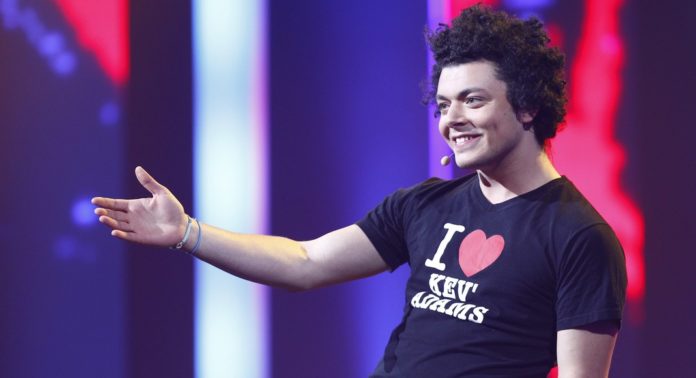 Kev Adams en tournée pour son spectacle "Sois 10 ans"