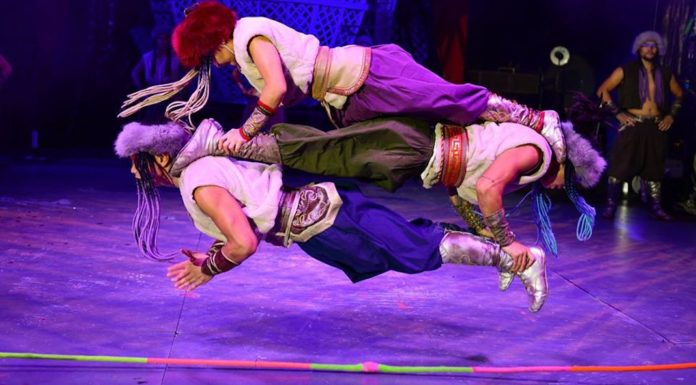 Khadgaa Troupe mongole Zippos Circus Nomads