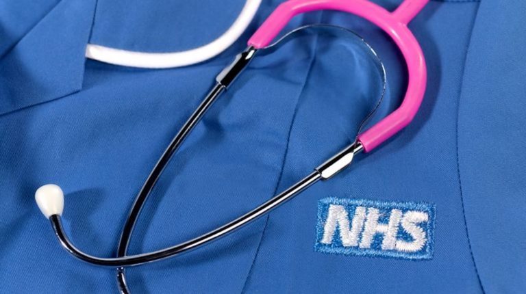 nhs applaudissements coronavirus