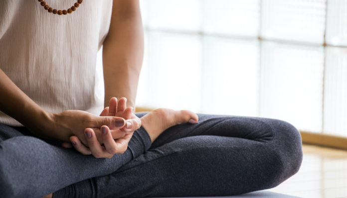 conseils commencer meditation confinement