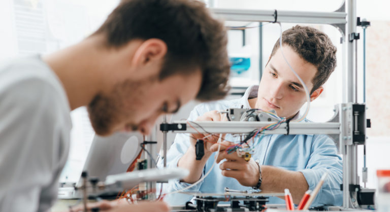 Études supérieures en France : choisissez votre future école d’ingénieur