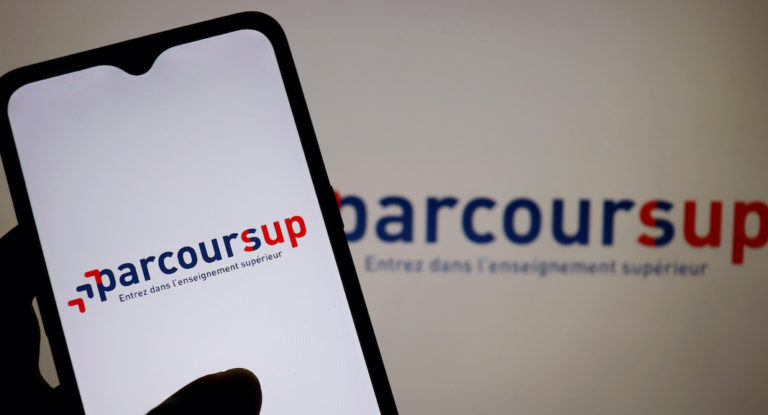 Parcoursup, Campus France : comprendre les procédures d’inscription en France