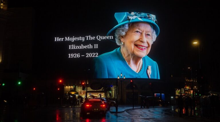 emmanuel-macron-funerailles-reine-elizabeth-II