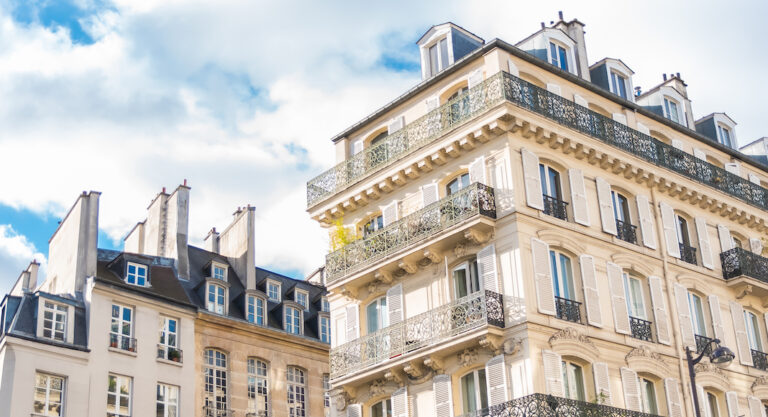 Retour en France après une expatriation : le moment idéal pour lancer votre projet immobilier ?