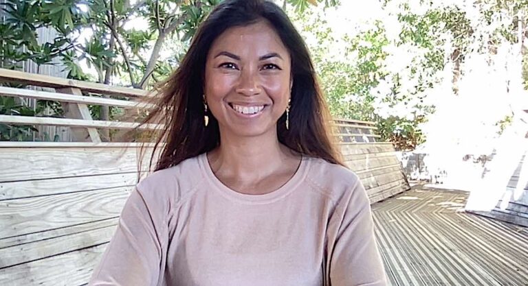 Révolution Bilingue : Elatiana Razafimandimbimanana, les micro-agressions linguistiques et le plurilinguisme