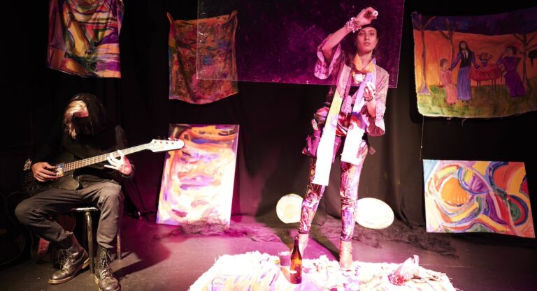 “Shattered Mirror” d’Aurélie Freoua au Etcetera Theatre Club de Camden