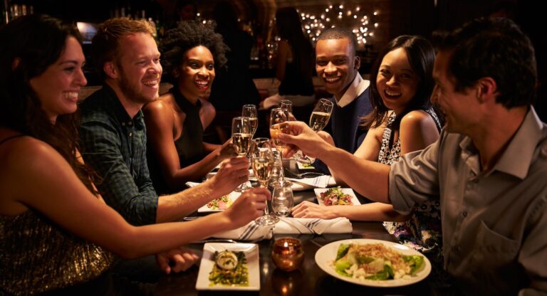 Dîner avec dix inconnus : le concept parisien Dixner s’exporte à Londres