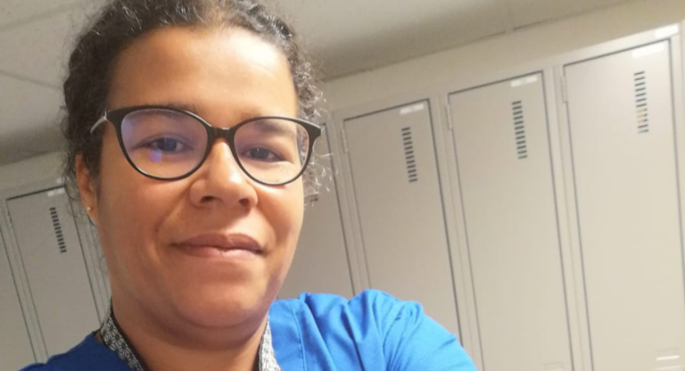 Magali Badolo en tenue de bloc opératoire