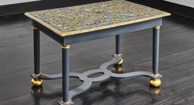 table louis XIV
