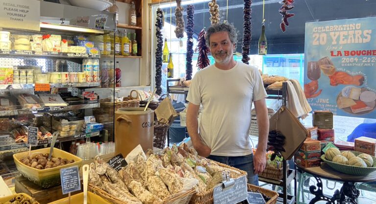 De l’euphorie des années Blair au Brexit, l’épicerie française “L’eau à La Bouche” continue de faire saliver Londres