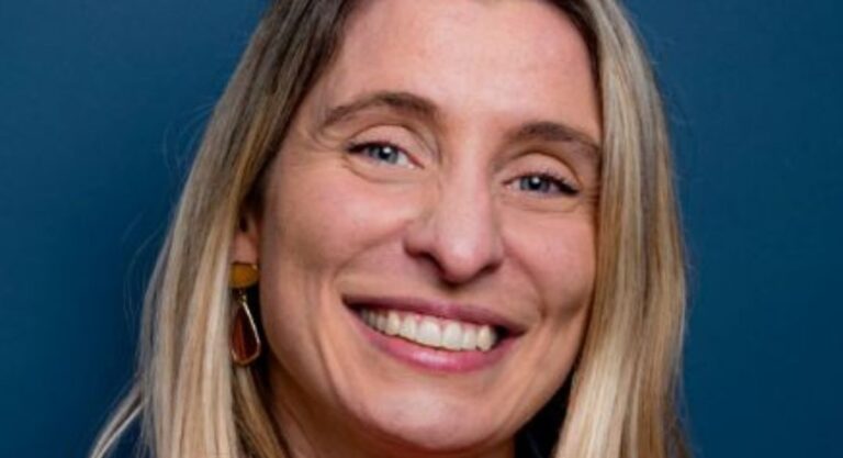 Mélanie Stevenson, “The Frenglish Girl” de Bristol