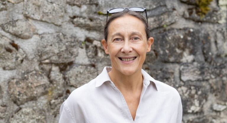 Florence Tilkens Zotiades : “Je voulais restituer la réalité du rôle des femmes dans le monde viticole”