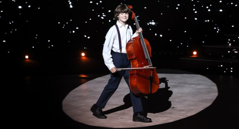 Raphaël Demeester, violoncelliste de 12 ans, devient le premier Français de Londres à participer à l’émission “Prodiges” sur France 2